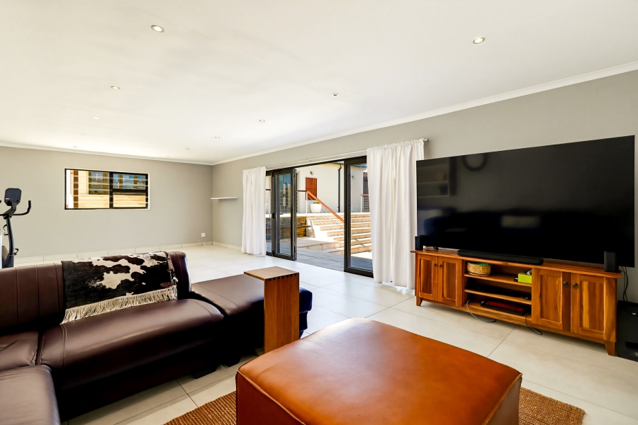 4 Bedroom Property for Sale in Pearl Marina Western Cape